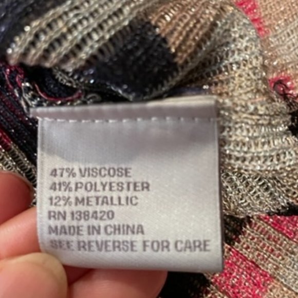 Carlisle New York NWOT Metallic Long Sleeved V-Neck Sweater - Size X-Small - Picture 8 of 11